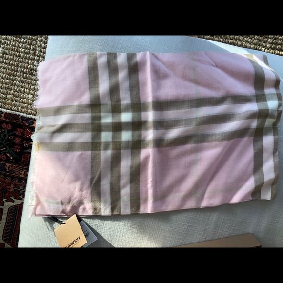 NWT Burberry Lightweight Check Wool Silk Scarf - Picture 2 of 9